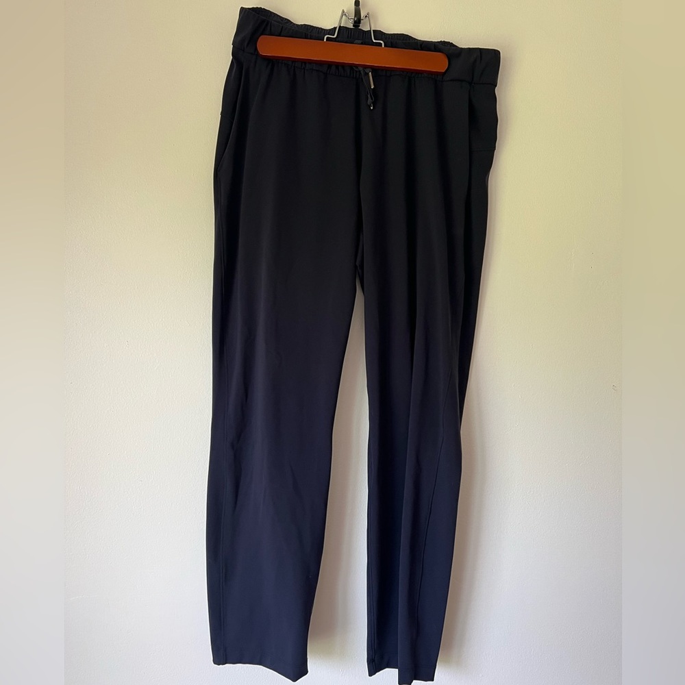 Lululemon On the Fly pant navy